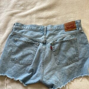 Women’s 34 Levi’s 501 shorts